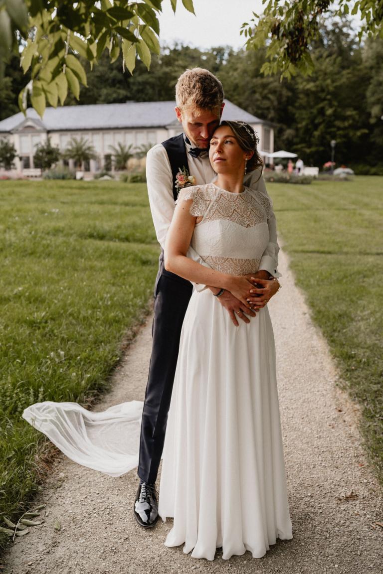 Brautpaar Shooting bei Abendlicht während Hochzeit Alte Orangerie Schloss Rosenau