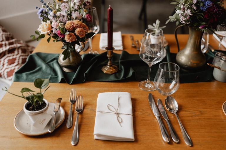 Besteck auf Tisch von Hochzeit