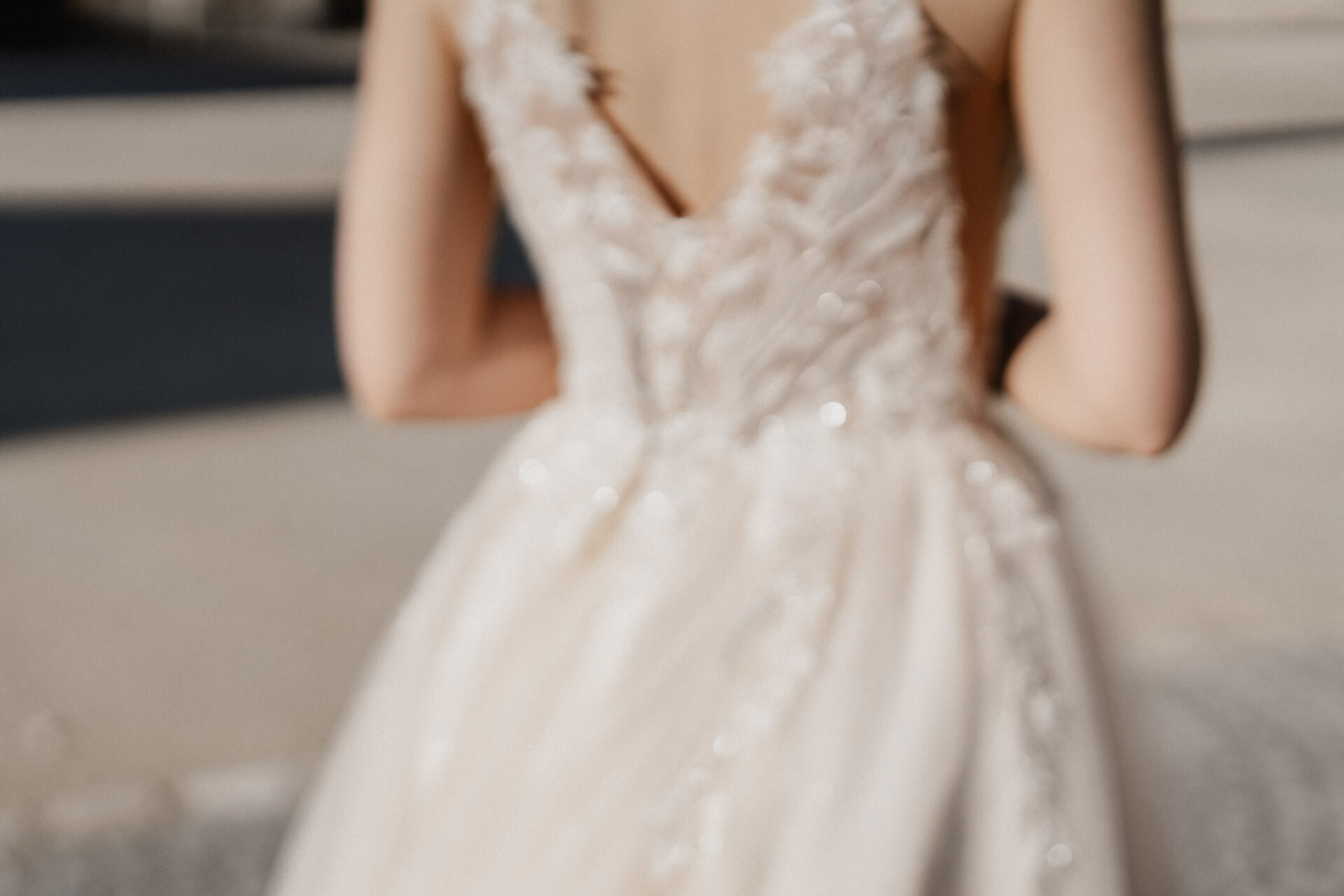 Verschwommene Aufnahme von Brautkleid