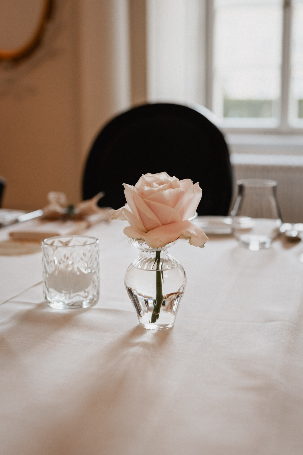 Einzelne Blume auf Hochzeit auf Schloss Monrepos