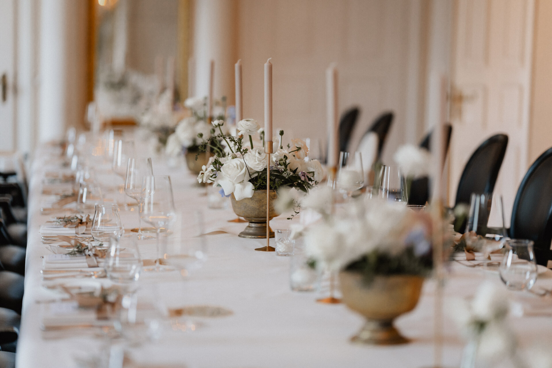 Bild von Blumendeko während Hochzeit auf Schloss Monrepos