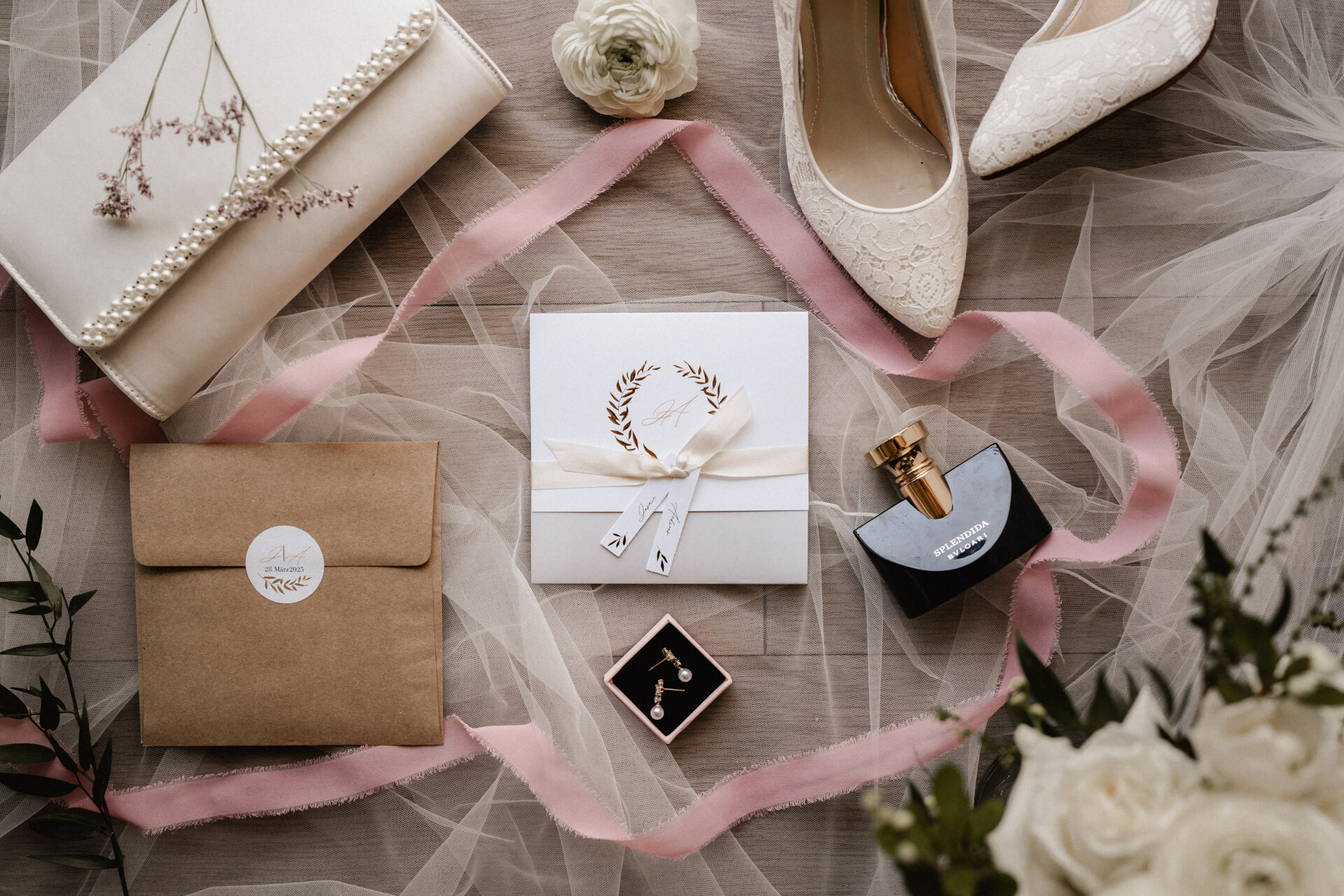 Flatlay auf Hochzeit auf Schloss Monrepos
