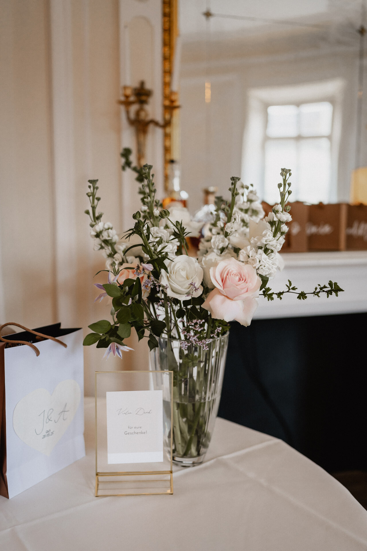 Blumenstrauß bei Empfang bei Hochzeit in der Speisemeisterei Stuttgart